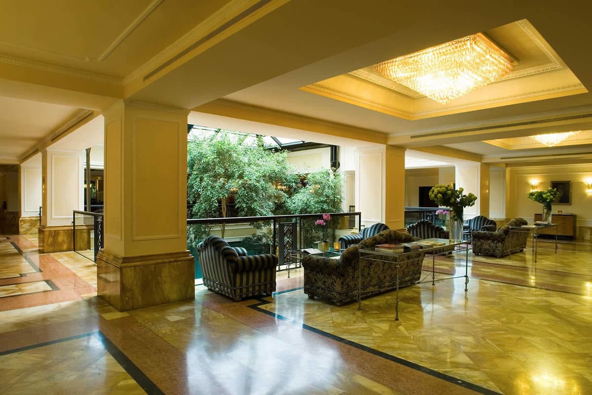 arredo contract hotel alberghi du parc salone con poltrone stile antico