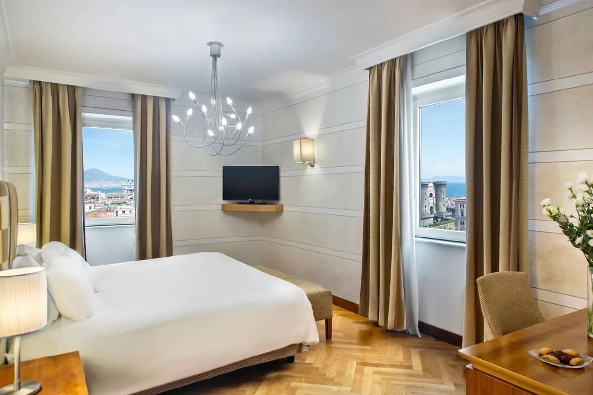 arredo contract hotel alberghi renaissance con finestra vista mare